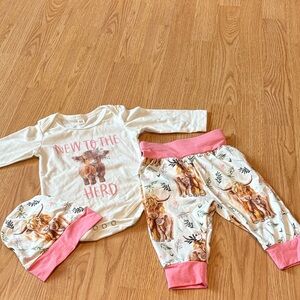 Baby 3-Piece Outfit Set "New to the Herd" - Pink & Cream Highland Cow Print